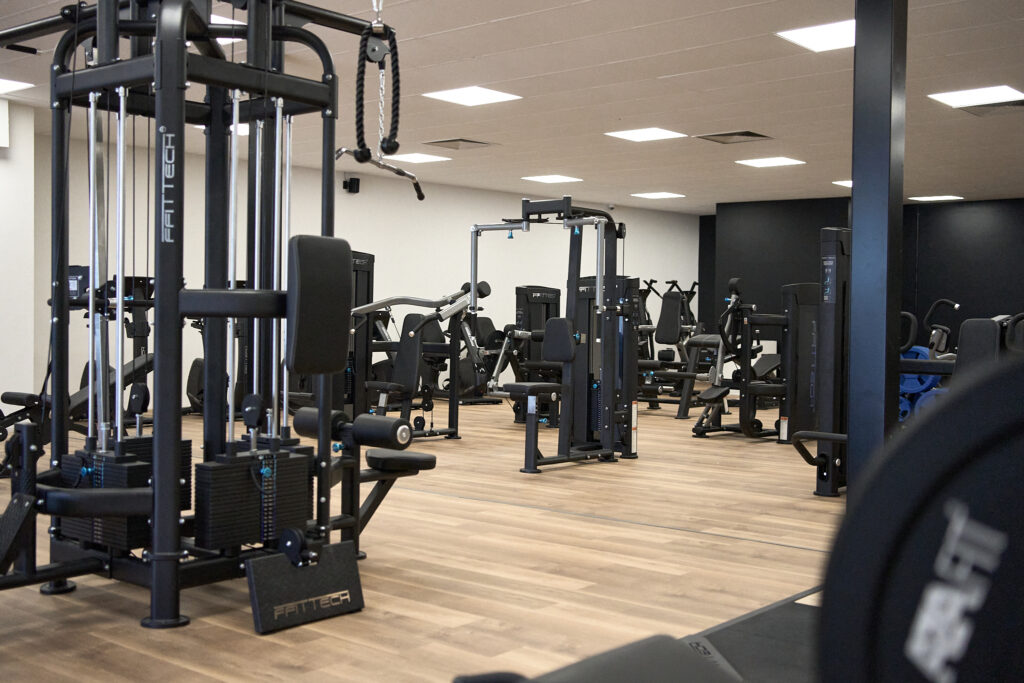 Geräte und Trainingsfläche im Smart Gym 24K Fitness Nassau